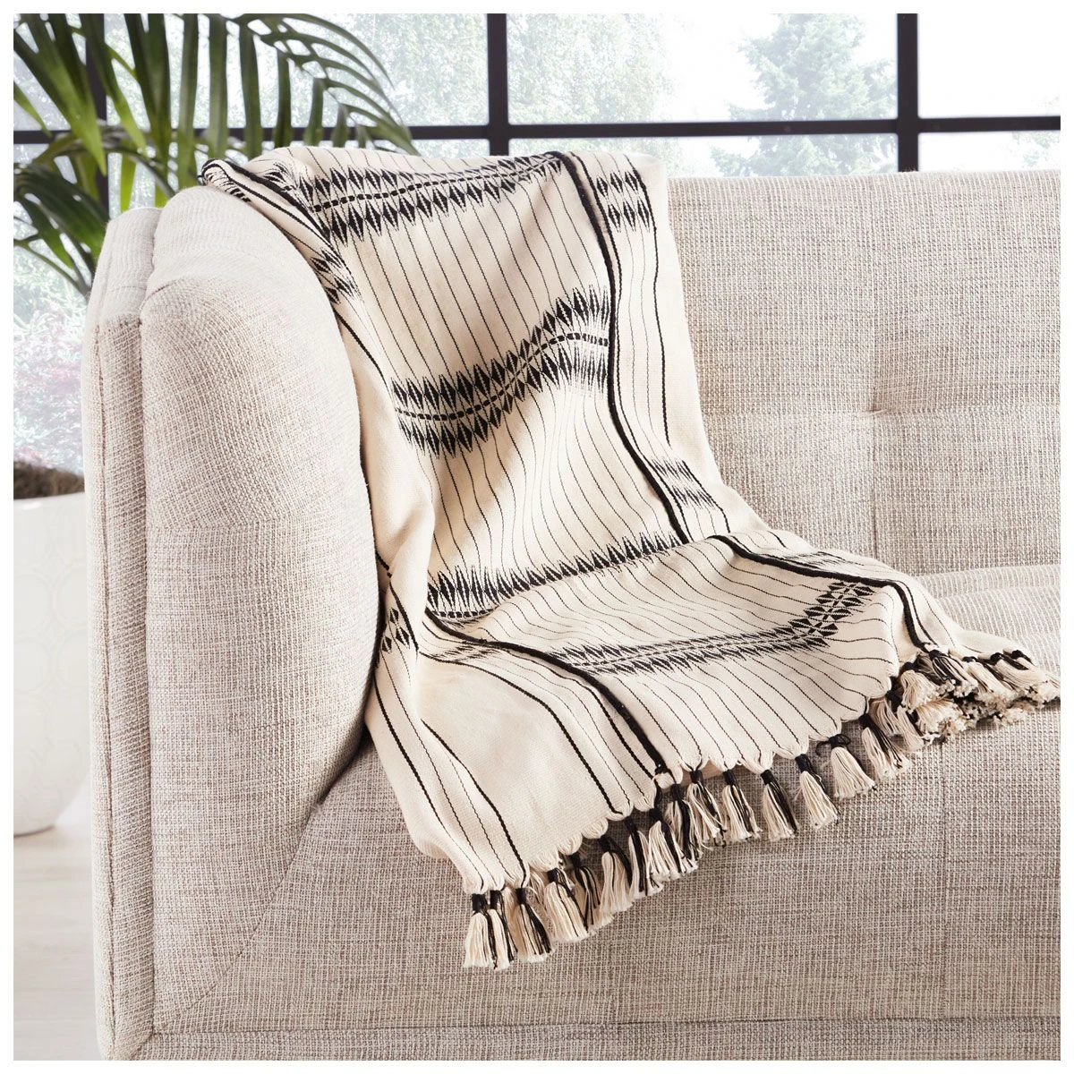 Saramati Hand-Loomed Tribal Cream/ Black Throw 5 Saramati Hand-Loomed Tribal Cream/ Black Throw - Image 3